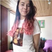 Profesora de artes plásticas y/o visuales que dicta clases a personas de todas las edades